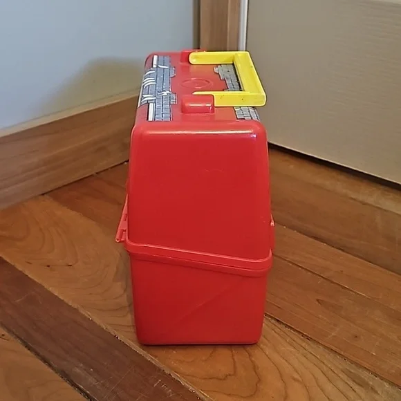 Vintage 1981 Thermos co Red Barn lunch box with cup - Picture 5 of 15